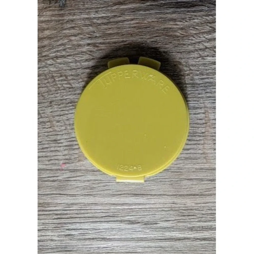 Vintage Tupperware Clamshell Pocket Pill Box Keeper Case Green Container 1224-8
